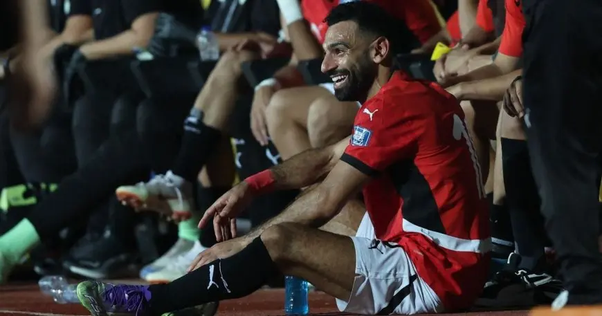 محمد صلاح يشارك صورة مميزة من معسكر منتخب مصر وتحضيرات فيلم ثقافي