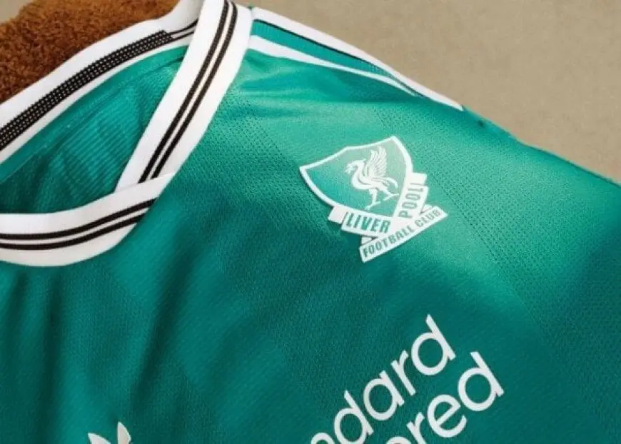 ليفربول يطلق قميصه الثالث لموسم 2025-2026 بمشاركة نجم الفريق محمد صلاح