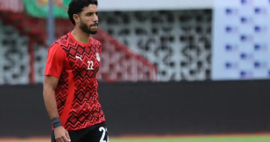 مرموش يغادر الملعب بعد إصابة مبكرة في مباراة بوركينا فاسو