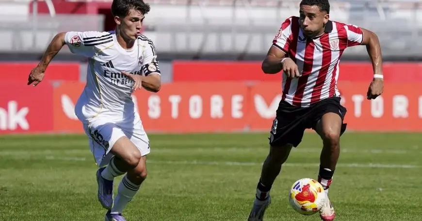 رديف ريال مدريد يحتج على قرارات التحكيم بعد طرد مبكر في نفس السيناريو