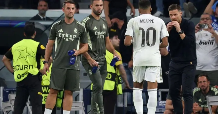 ألفونسو مدرب ريال مدريد يكشف عن تأثير مبابي المذهل ويهدد كارفاخال
