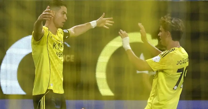 رونالدو وفيليكس يقودان النصر لاكتساح الرياض ويتصدران الدوري السعودي