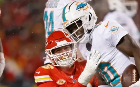 Impact of Tyreek Hill’s Knee Injury on Career Income and Hall of Fame Prospects