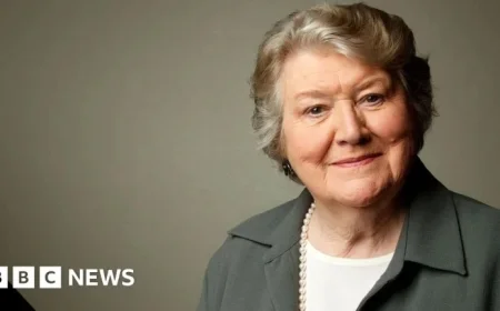 Celebrating Dame Patricia Routledge: A Look at the Life of TV’s Iconic ‘Hyacinth Bucket’ Actress