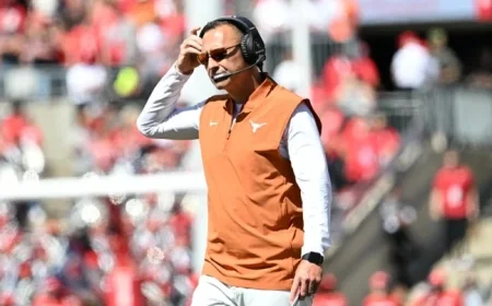 Halftime Analysis: Texas Falls Behind Florida 19-7 in Exciting Showdown