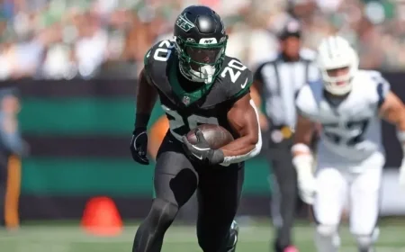 Jets Running Back Breece Hall Exits Early Against Cowboys Due to Worrisome Injury