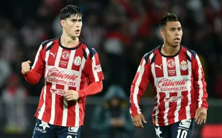 La ‘Hormiga’ González Keeps Title Race Alive with Crucial Goal in Chivas 1-1 Draw Against Pumas