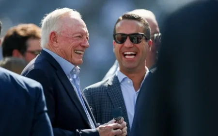 Jerry Jones’ Bold Middle Finger Gesture Sparks Controversy Among Jets Fans on Sunday