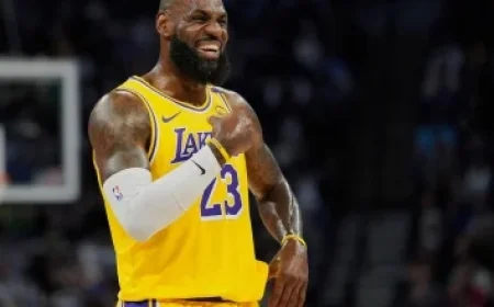 How Booing Kyle Schwarber Could Impact Phillies Fans and Their Team Long-Term