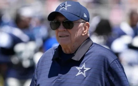 Cowboys Owner Jerry Jones Explains Unintentional Gesture to Fans
