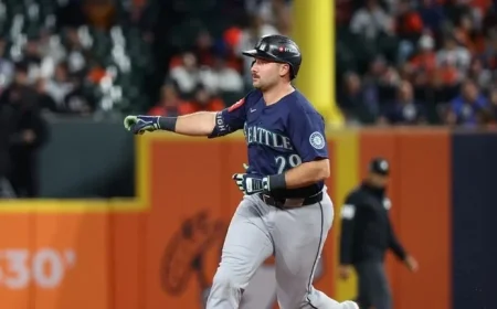 Die-hard fan snags Cal Raleigh home run ball in thrilling catch