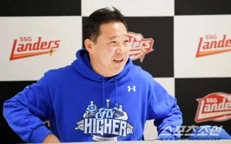 Director Park Jin-man Kicks Off Interview with a Smile