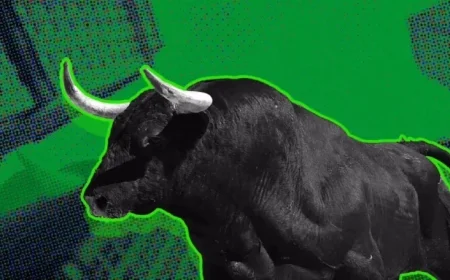 Stock Market Update: S&P 500 and Nasdaq Reach Record Highs, Dow Nears Peak While Gold Declines; Powell to Deliver Key Speech