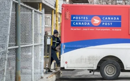Canada Post and the Union Urged to Resume Negotiations