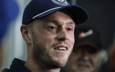 Jonathan Toews makes thrilling debut with hometown Jets in season-opener showdown