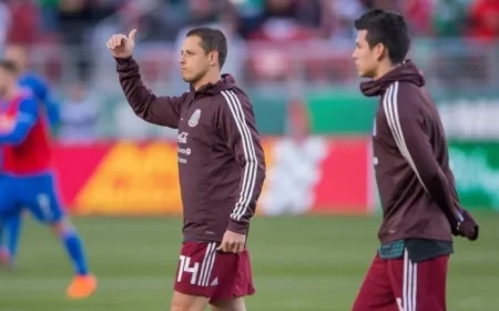 Chucky Lozano Defends Chicharito Hernández Amidst Rising Criticism