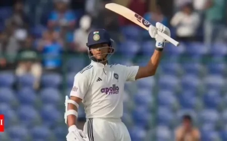 Sunil Gavaskar Encourages Yashasvi Jaiswal to Continue Hitting ‘Granddaddy Hundreds’ Following His Impressive 175 in Delhi Test