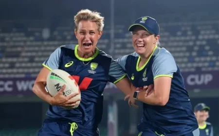 Australia includes Molineux and opts for India to bat first despite unchanged lineup