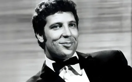 Tom Jones and Burt Bacharach Delight Fans with Duet of Raindrops Keep Falling on My Head