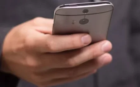 Rogers Communications TSX RCI.B Evaluating Valuation Amid Blue Jays Postseason Fan Campaigns