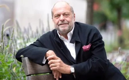 Éric Dupond-Moretti, conjoint d’Isabelle Boulay et ex-ministre de la Justice français, fait ses débuts sur scène à Montréal affirmant que c’est plus cool qu’à Paris