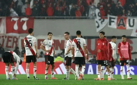 River Drowns in Clausura Defeat as Fans Chant Against Players