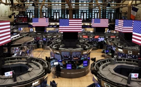 Wall Street’s Record Rally Hits a Pause with Lower Close Ahead of Earnings Season