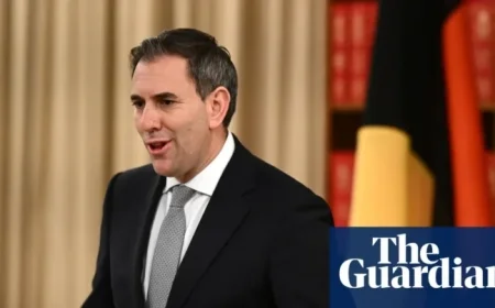 Keating Commends Super Backdown Yet Urges Labor to Leverage Political Capital Amid Weak Opposition