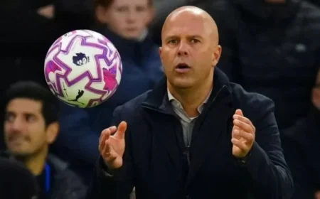 Liverpool Defenders Struggle as Arne Slot Gains Fitness Edge from Two Key Players Before Man Utd Clash