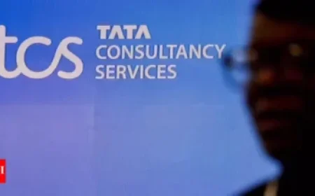 Discover Everything About Christian Yelich: Net Worth, Contract Details, Ethnicity, Family Background, Love Life, Career Highlights and More