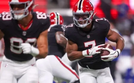 Bijan Robinson and Drake London Propel Falcons to Dominant 21-7 Halftime Lead on Monday Night Football