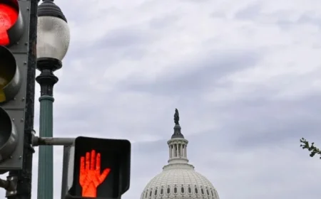 Los Angeles Woman Shocked to Discover Celebrity Sitting Beside Her at Red Traffic Light