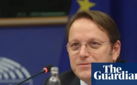 Hawks Present Delta CEO Ed Bastian with Personalized No 100 Jersey