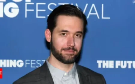 Reddit Founder Alexis Ohanian Claims Internet Has Lost Its Human Touch