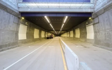 Truck Incident Causes Closure of Louis-H.-La Fontaine Tunnel on Highway A25 Southbound