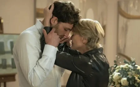 Robin Wright Surprised by Mixed Reactions to The Girlfriend Finale