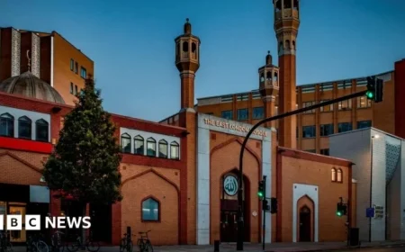 Minister Condemns ‘Unacceptable’ Ban on Women in Muslim Race