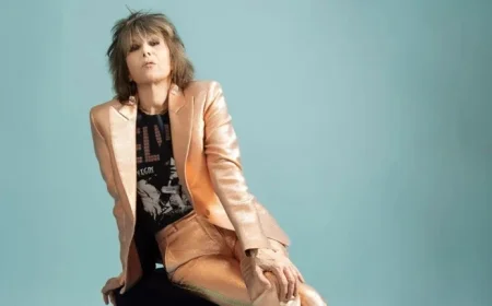 Chrissie Hynde Joins Forces with Music Icons for Exciting Covers LP Review
