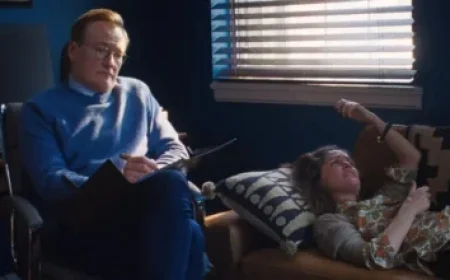 Review explores Rose Byrne’s darker side in If I Had Legs I’d Kick You performance