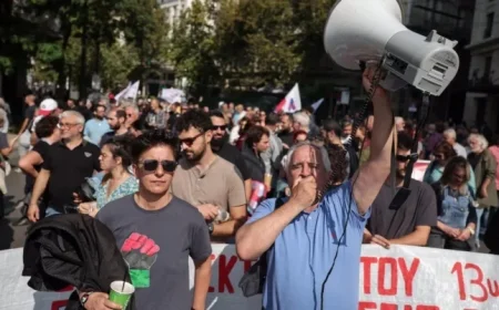 Greece Extends Working Hours with New Law Amid Widespread Protests