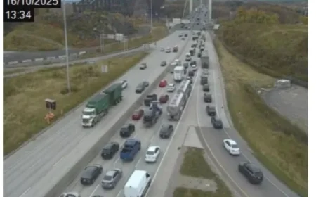 Major Traffic Jam in Southbound Lane Due to Accident at Pierre Laporte Bridge Entrance