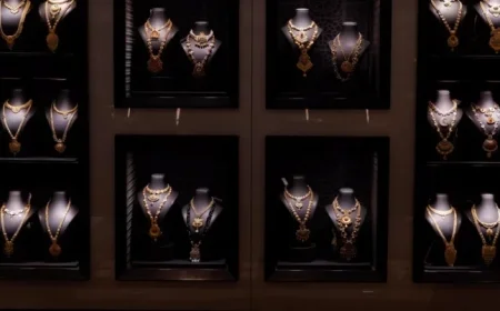 Gold Prices Reach Record Highs Amid Safe-Haven Demand and Fed Rate-Cut Speculation