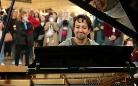Lin-Manuel Miranda Gives Surprise Piano Performance at New York’s Iconic Grand Central Station