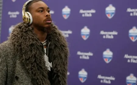 Justin Jefferson Goes Undercover as a Nerdy Photographer in Eli Manning’s TV Show