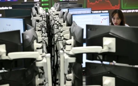 Asian Stock Markets Decline Amid US Credit Concerns and Wall Street Turmoil