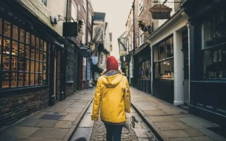 FTSE Bank Stock Poised to Outperform Lloyds and Barclays in the Next 12 Months According to City Analysts