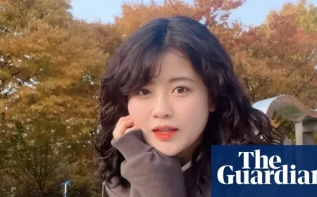 Beloved Author Baek Se-hee of I Want to Die But I Want to Eat Tteokbokki Passes Away at 35