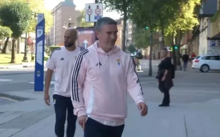 El Oviedo inicia la novena jornada de Primera División con el regreso de Carrión en el banquillo azul