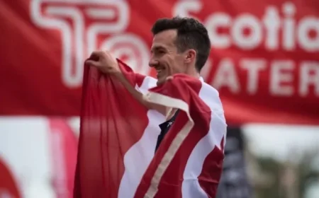 Determined Runners Gear Up for a Rainy Race in Toronto