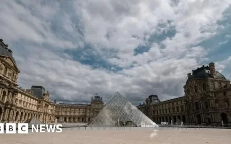 Louvre Museum in Paris Shuts Down Following Robbery Reports Confirms French Culture Minister
